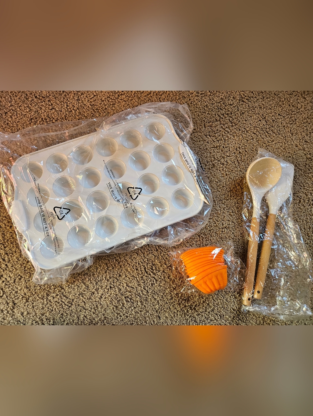 Brand New Mini Muffin Pan & Accessories